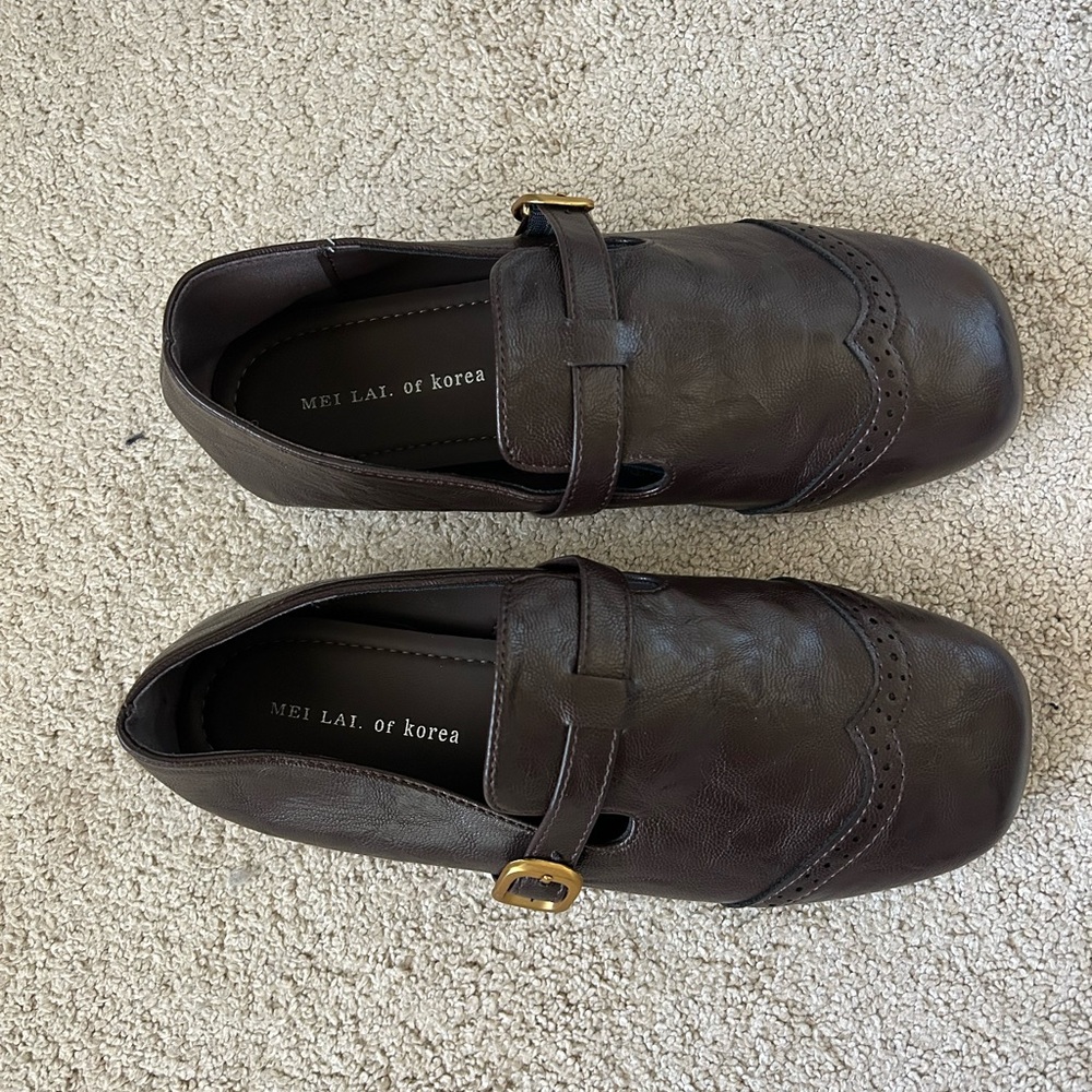 MEI LAI Brown Leather Women's Loafers with Buckle Detail